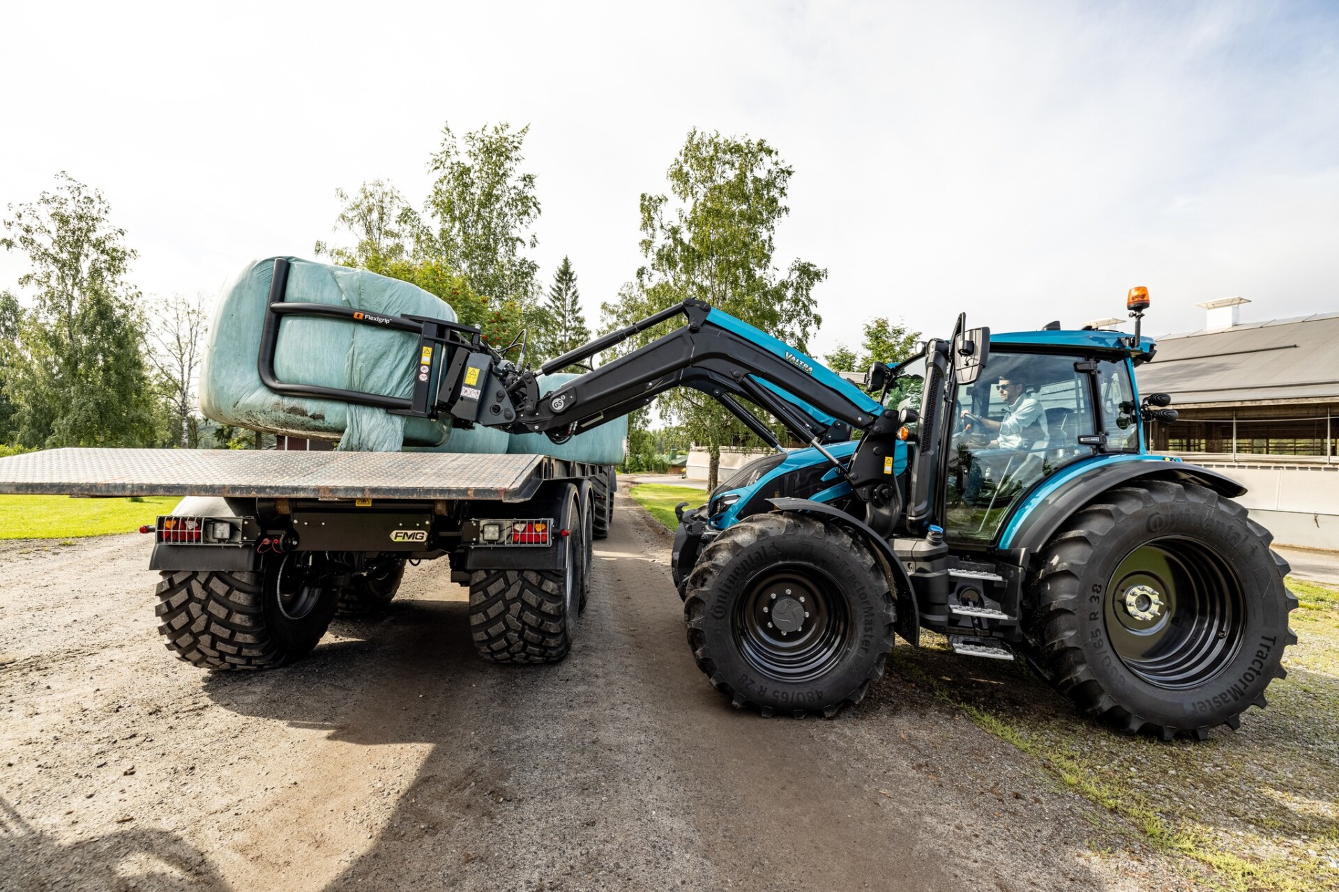 Valtra Precision Lift & Load- váha na nakladač