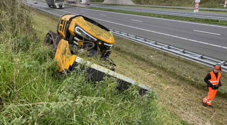 Samochodný pásový nosič McConnel Robocut2 T800