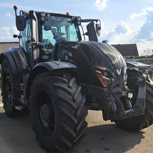 Valtra T255 Versu Bronz - skladové traktory