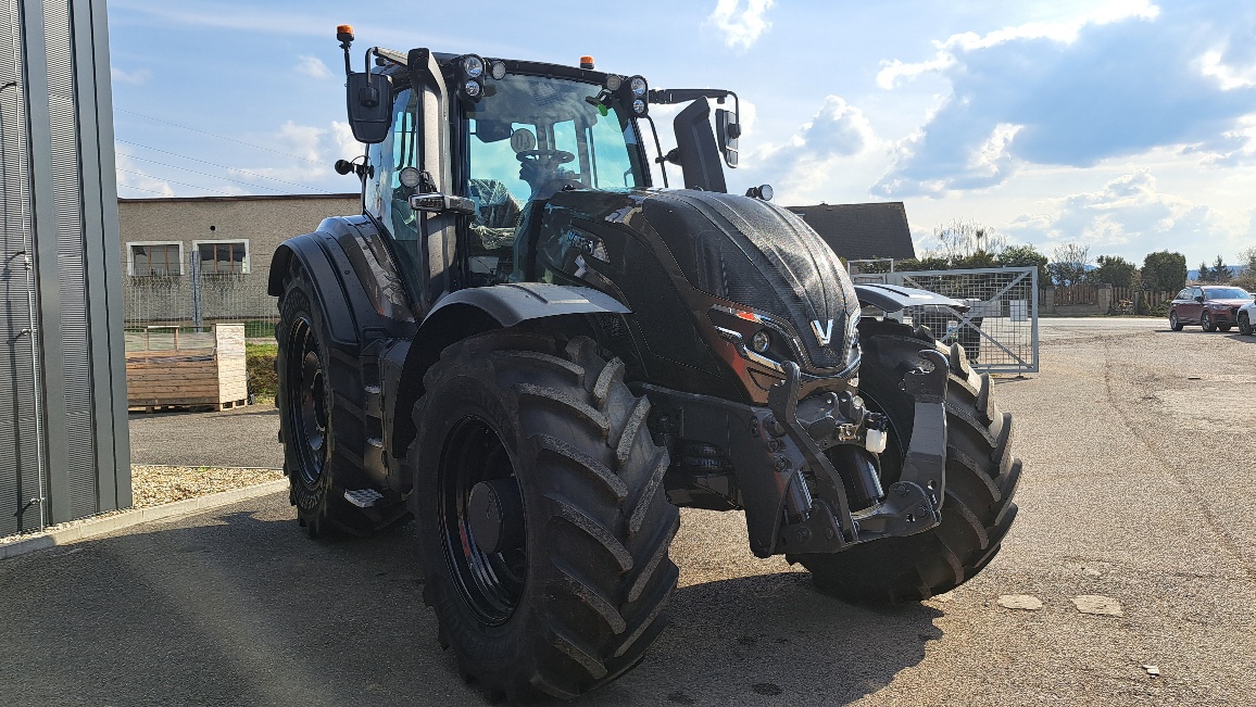 Valtra T255 Versu Bronz - skladové traktory