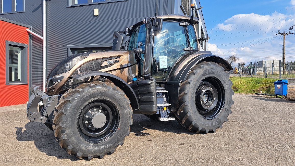 Valtra T255 Versu Bronz - skladové traktory