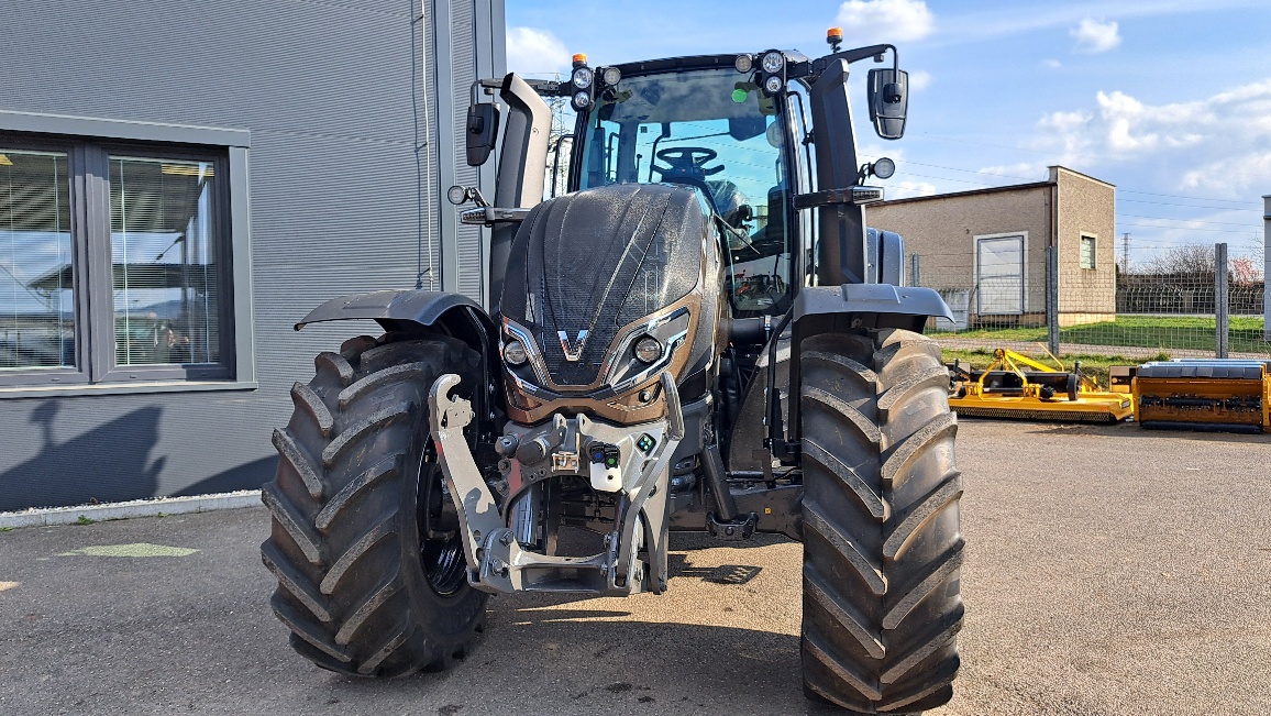Valtra T255 Versu Bronz - skladové traktory