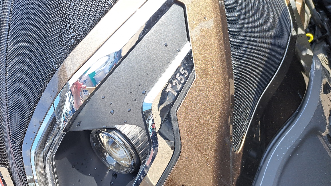 Valtra T255 Versu Bronz - skladové traktory