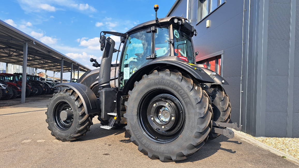 Valtra T255 Versu Bronz - skladové traktory