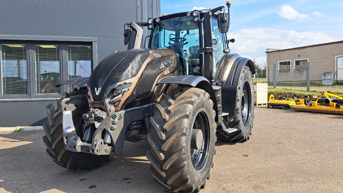 Valtra T255 Versu Bronz - skladové traktory