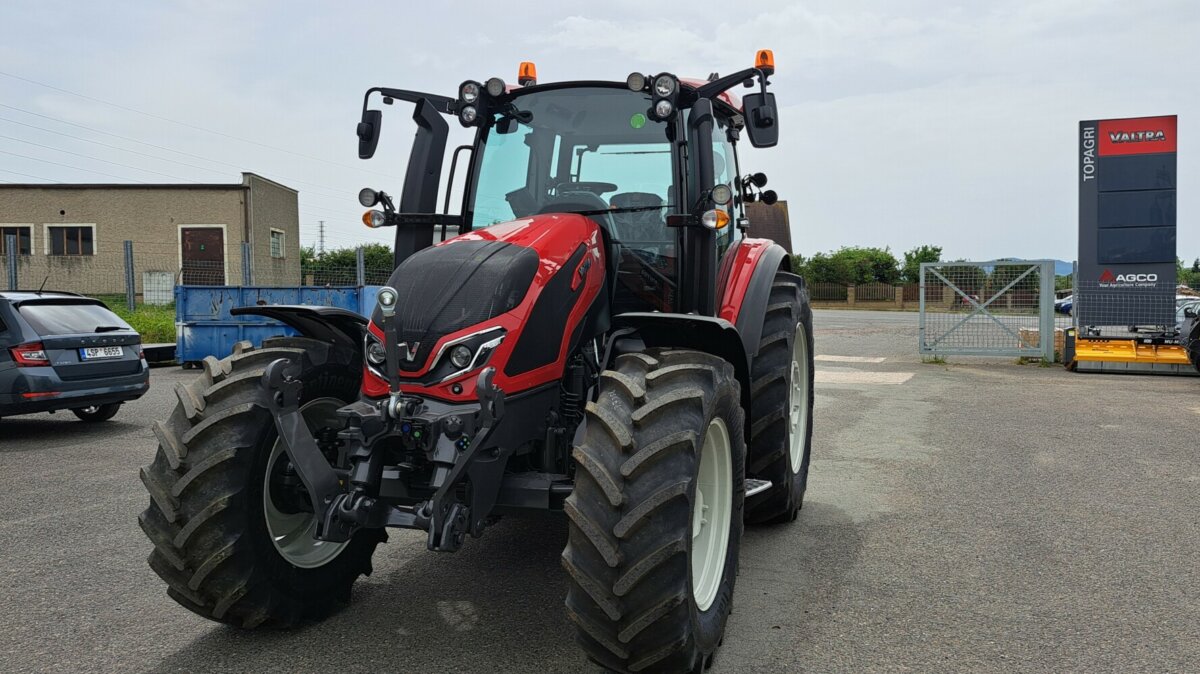 Valtra G135 předváděcí