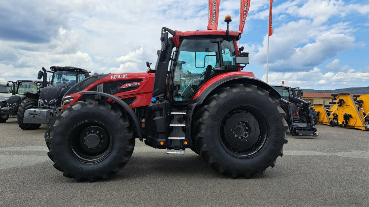 Valtra Q245 Redline skladem