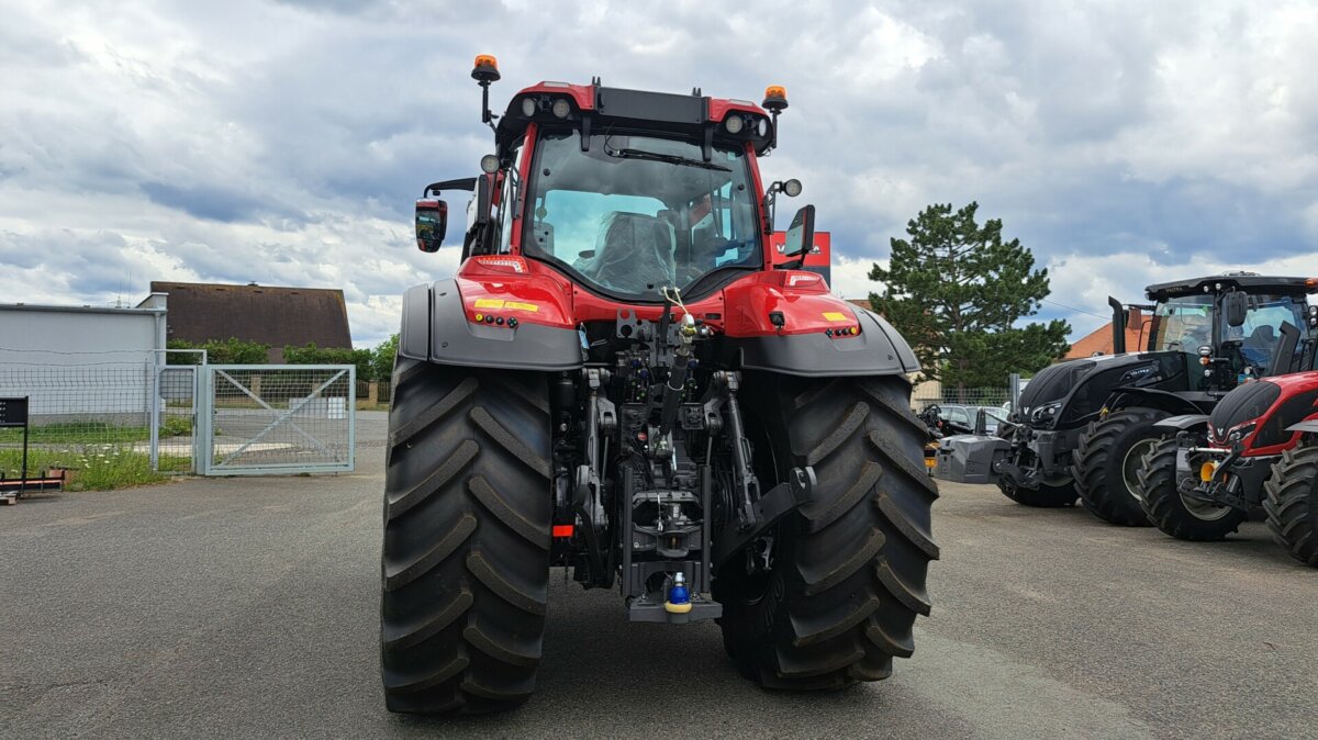 Valtra Q245 Redline