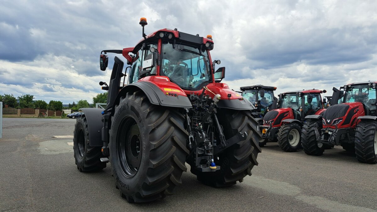 Valtra Q245 Redline