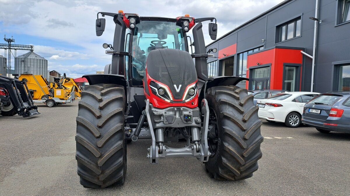 Valtra Q245 Redline