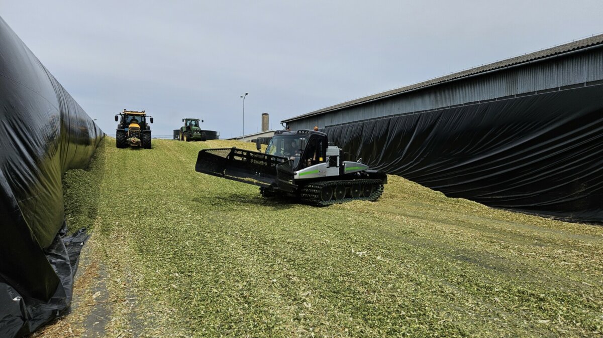 specialista na siláže PRINOTH LEITWOLF AGRIPOWER