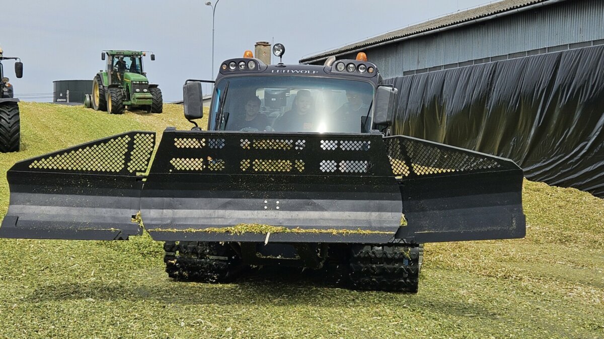 specialista na siláže PRINOTH LEITWOLF AGRIPOWER