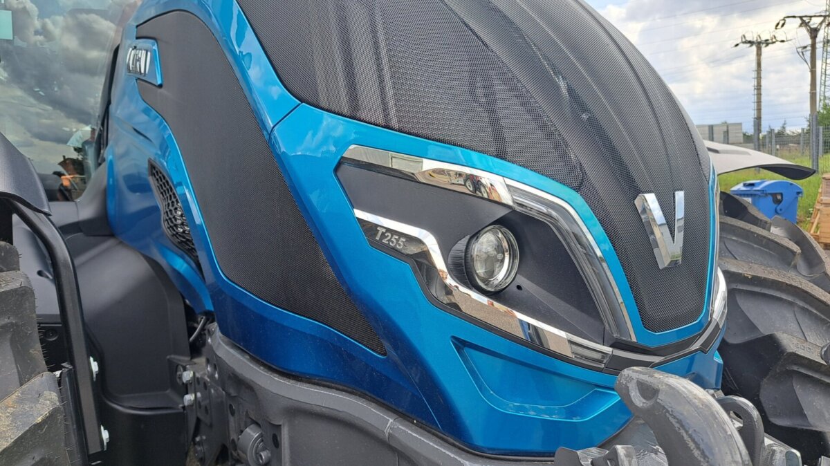 Valtra T255 Versu Turquoise Design