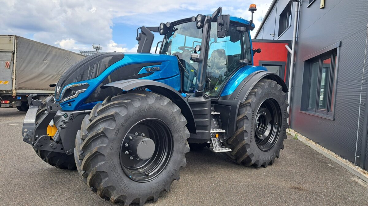 Valtra T255 Versu Turquoise Design