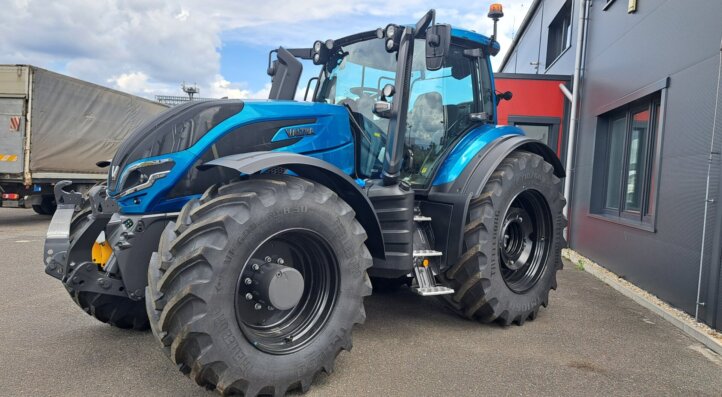 Valtra T255 Versu Turquoise Design
