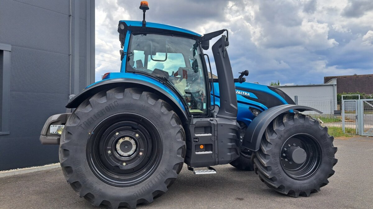 Valtra T255 Versu Turquoise Design