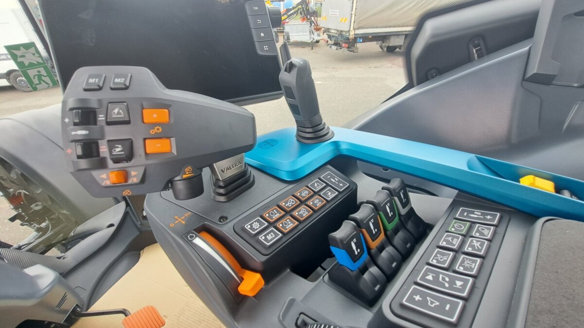 Valtra T255 Versu Turquoise Design