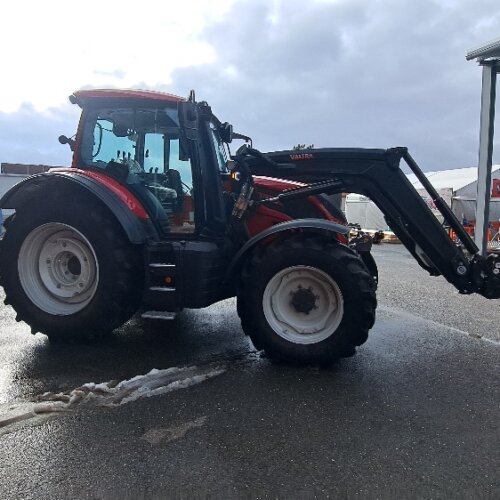 Valtra N155 Active s nakladačem předváděcí