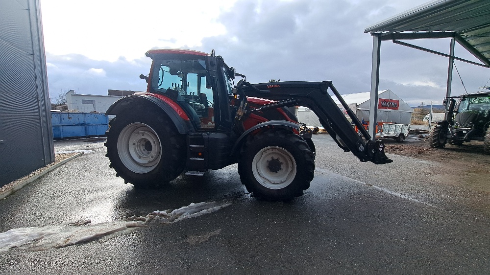 Valtra N155 Active s nakladačem předváděcí