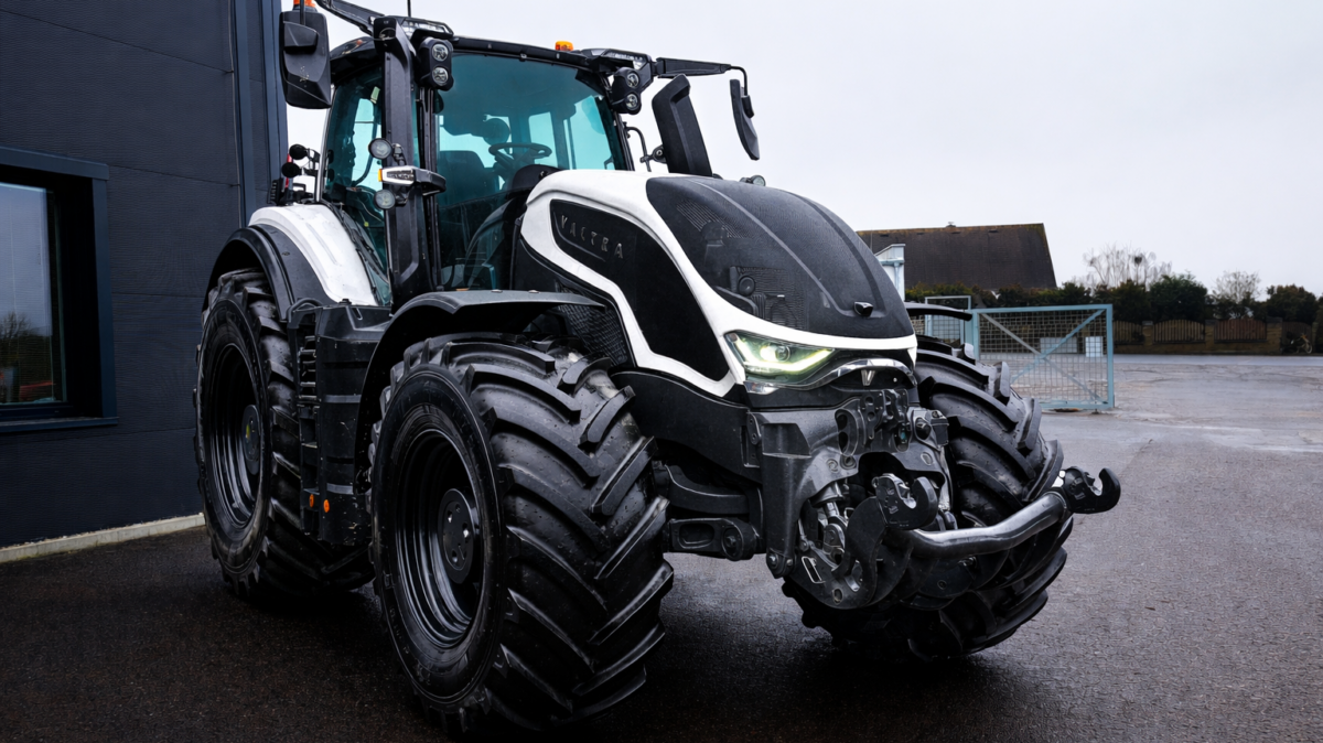 Valtra S416 skladový traktor