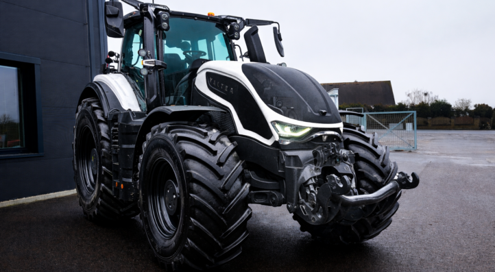 Valtra S416 skladový traktor