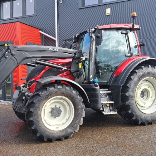 Valtra N155 Active s nakladačem předváděcí