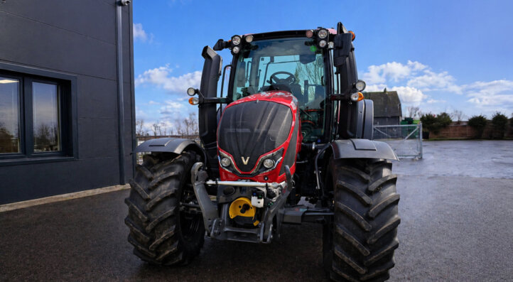 Valtra N155 Direct skladový traktor