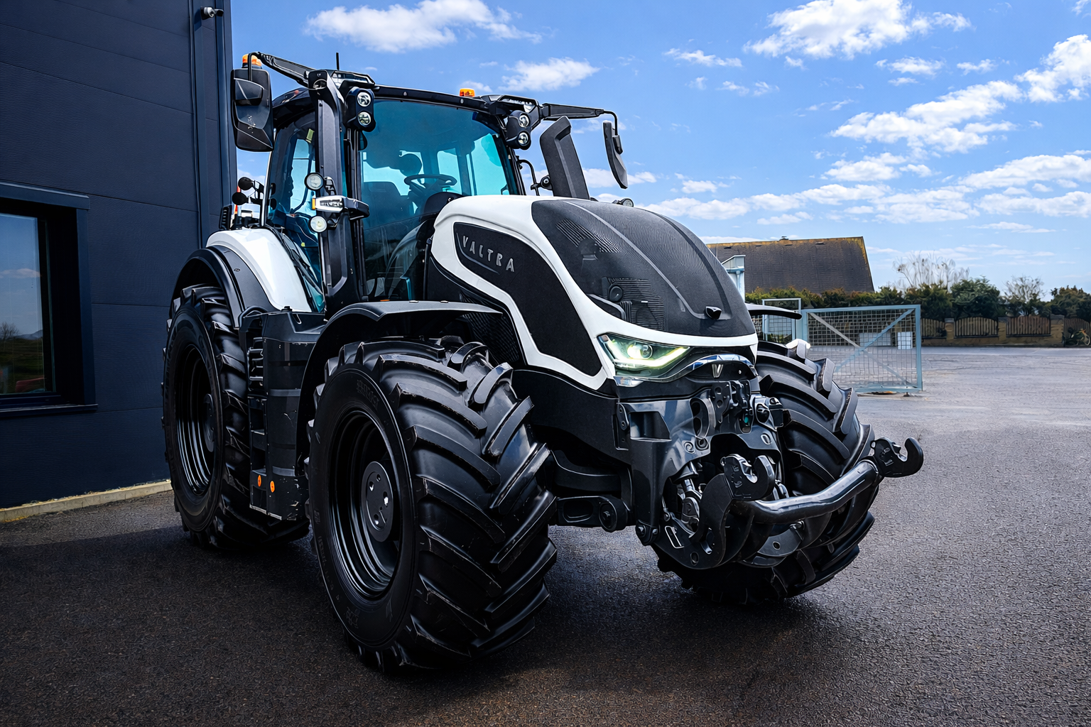 Valtra S416 skladový traktor