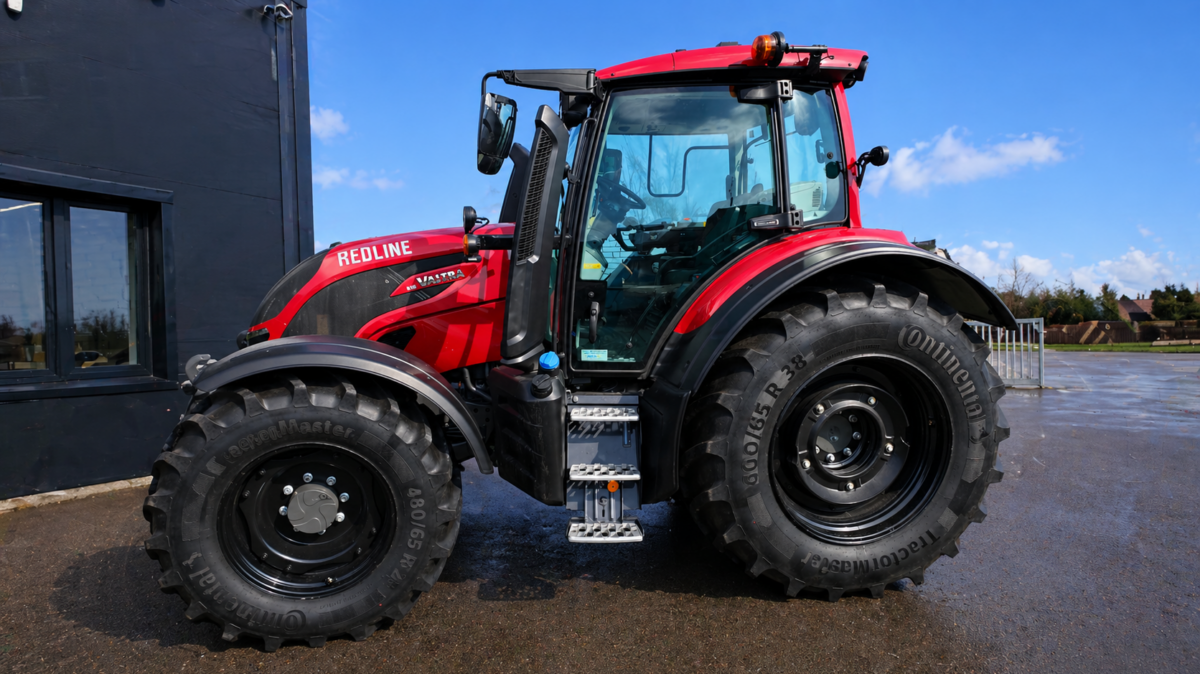 Valtra N155 Direct skladový traktor