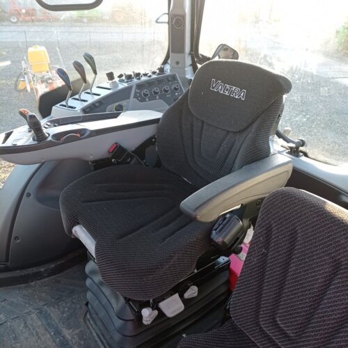 traktor Valtra N155 Active předváděcí kabina