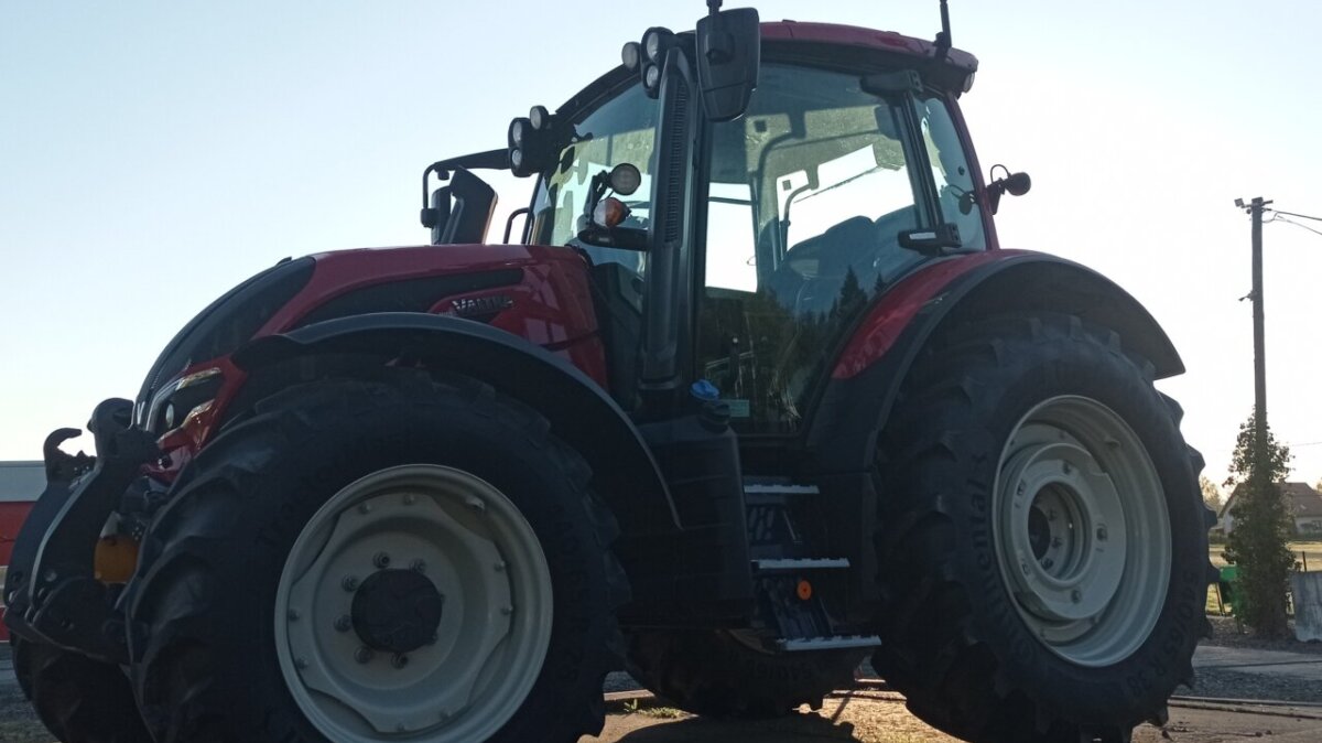 traktor Valtra N155 Active předváděcí