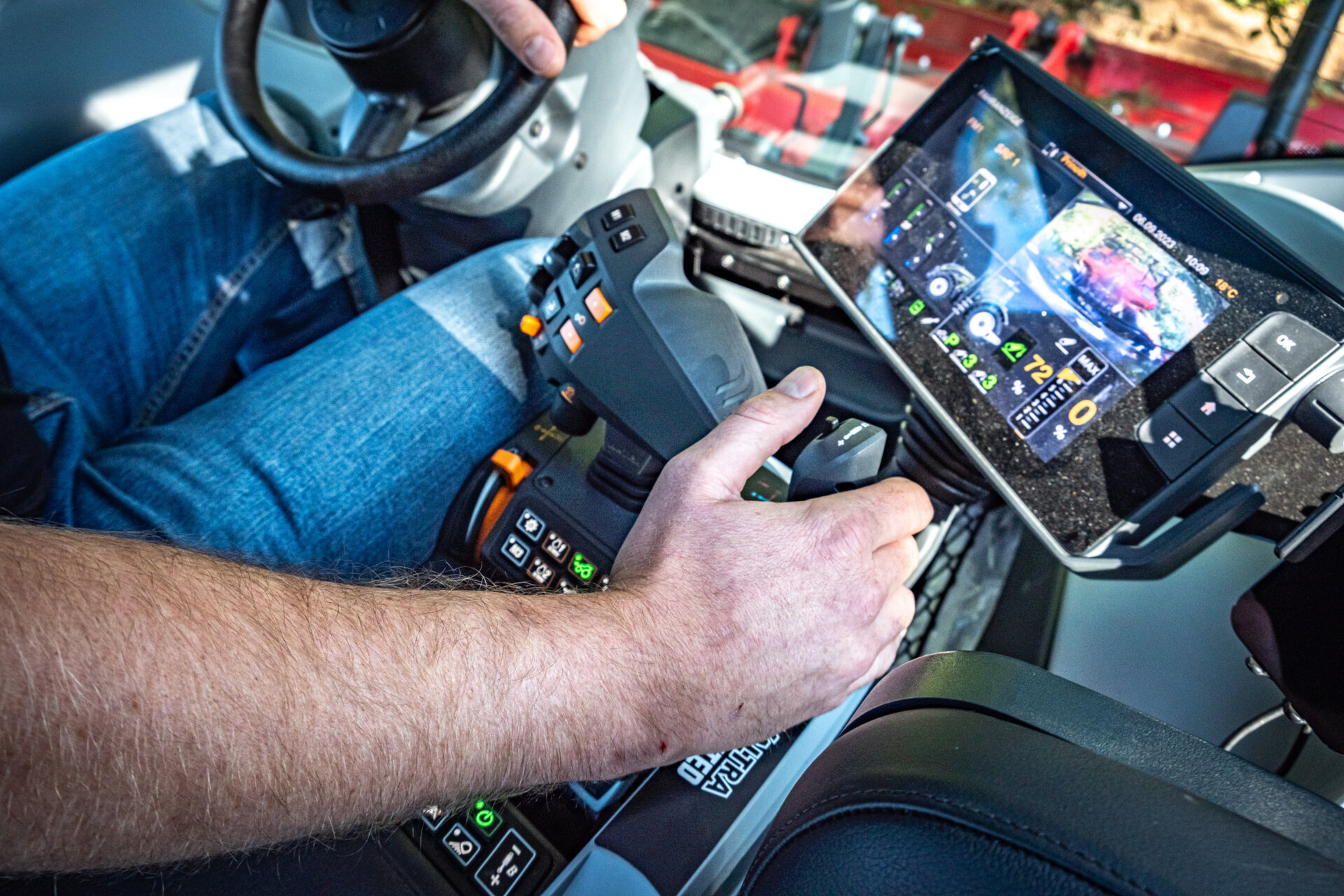 Valtra s reverzním řízením TwinTrac